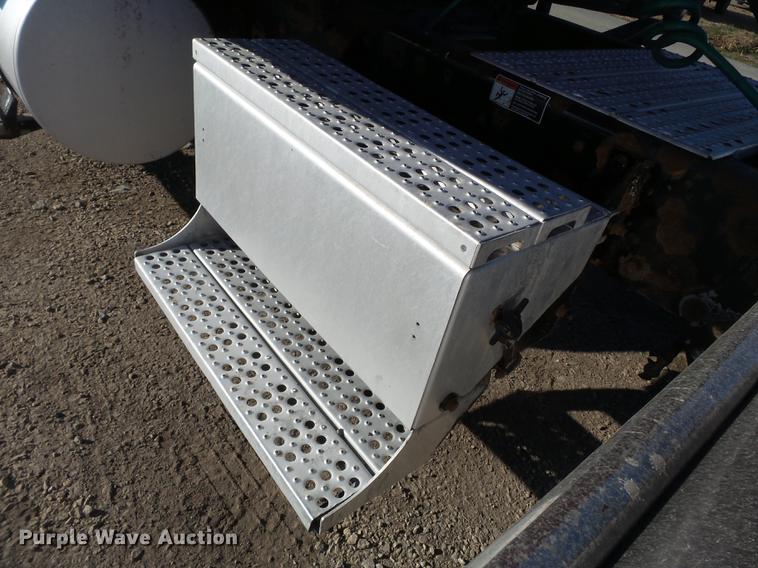 image for item DD2383 2006 Freightliner Columbia semi truck