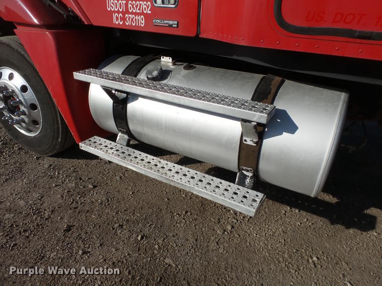 image for item DD2383 2006 Freightliner Columbia semi truck