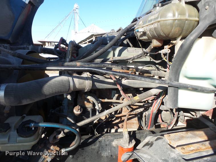 image for item DD2383 2006 Freightliner Columbia semi truck