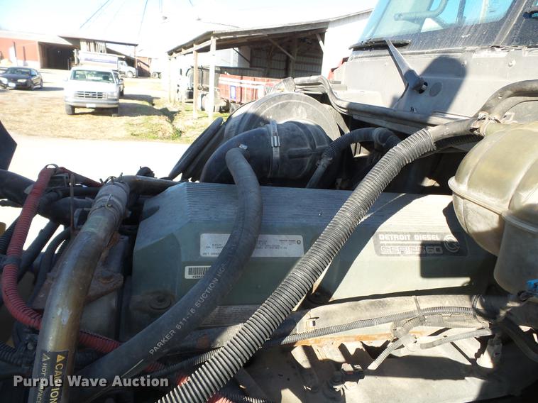 image for item DD2383 2006 Freightliner Columbia semi truck