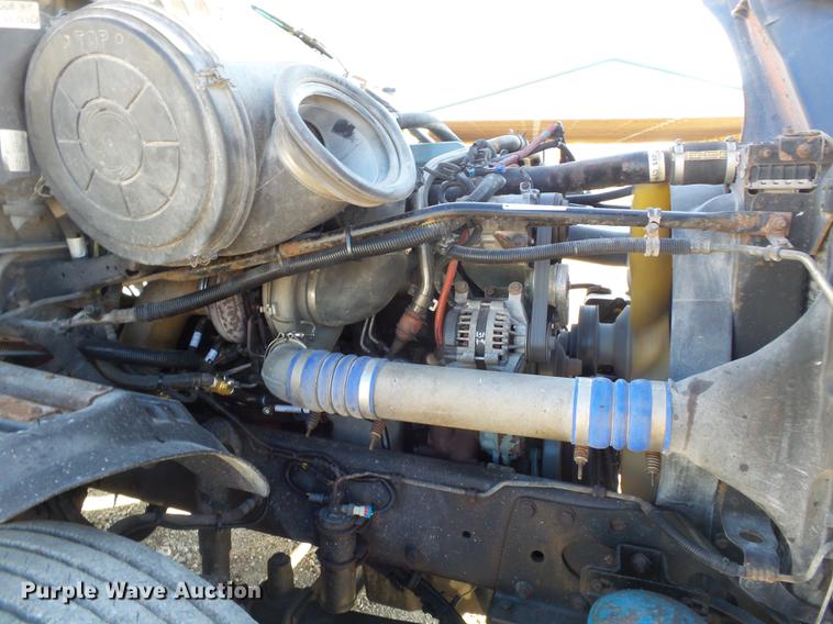 image for item DD2383 2006 Freightliner Columbia semi truck