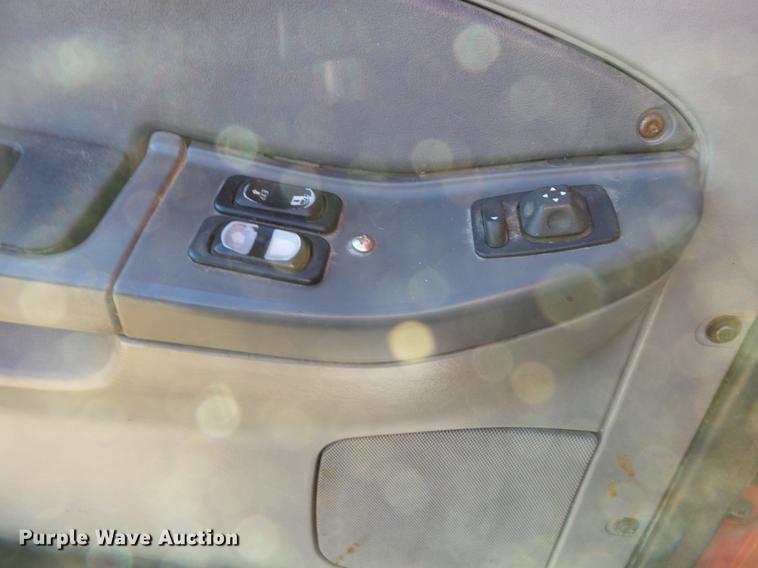 image for item DD2383 2006 Freightliner Columbia semi truck