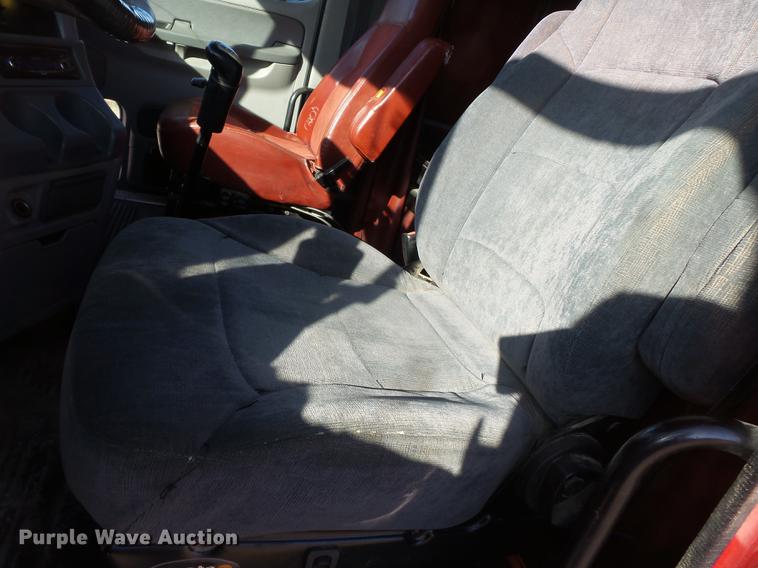 image for item DD2383 2006 Freightliner Columbia semi truck