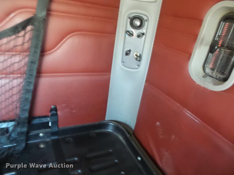 image for item DD2383 2006 Freightliner Columbia semi truck