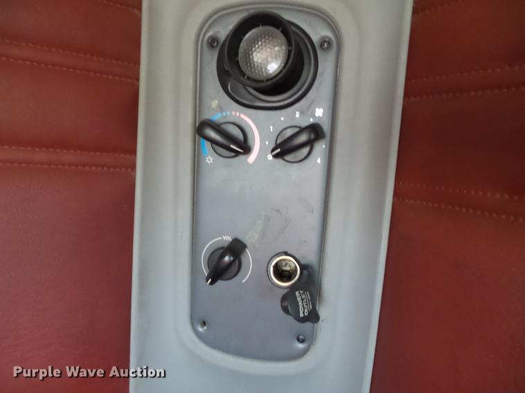 image for item DD2383 2006 Freightliner Columbia semi truck