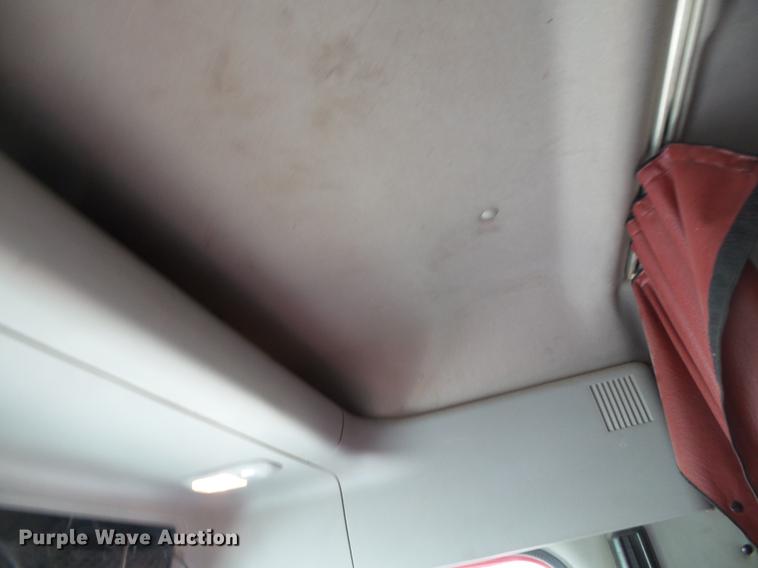 image for item DD2383 2006 Freightliner Columbia semi truck