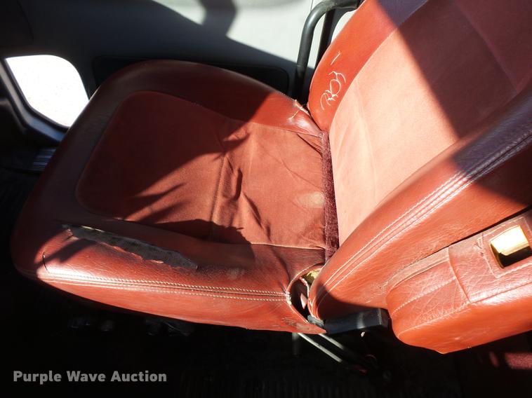 image for item DD2383 2006 Freightliner Columbia semi truck