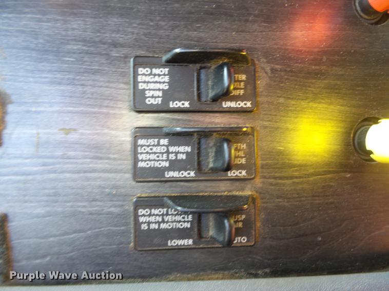 image for item DD2383 2006 Freightliner Columbia semi truck