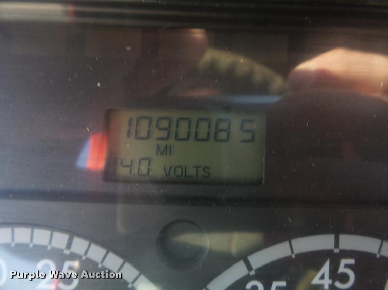 image for item DD2383 2006 Freightliner Columbia semi truck