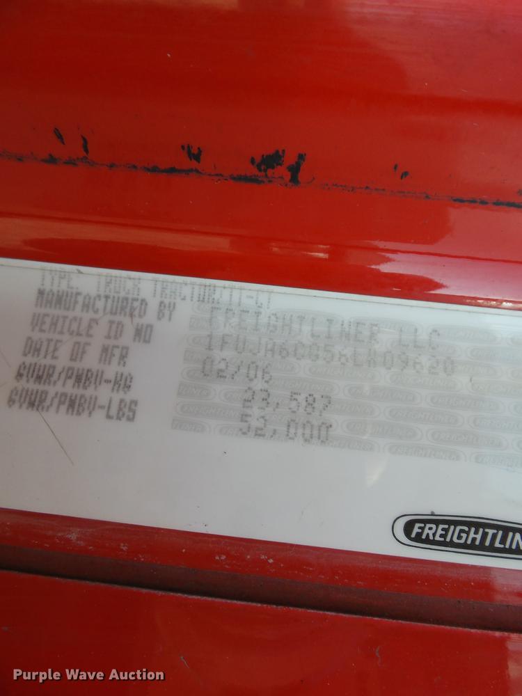 image for item DD2383 2006 Freightliner Columbia semi truck