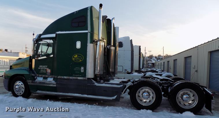 image for item DE7553 1997 Freightliner Century Class semi truck