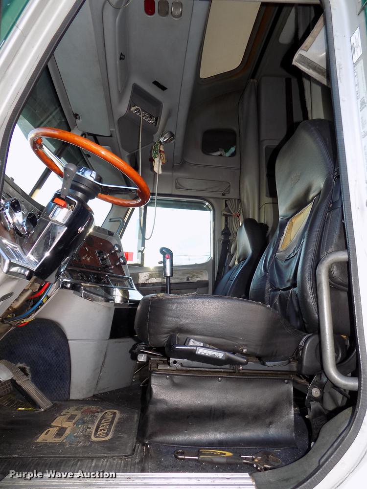 image for item DE7553 1997 Freightliner Century Class semi truck