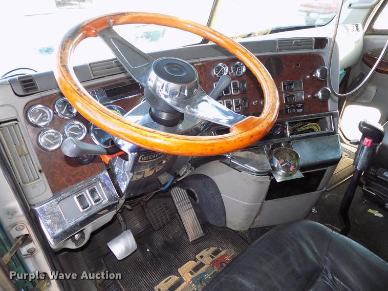 image for item DE7553 1997 Freightliner Century Class semi truck