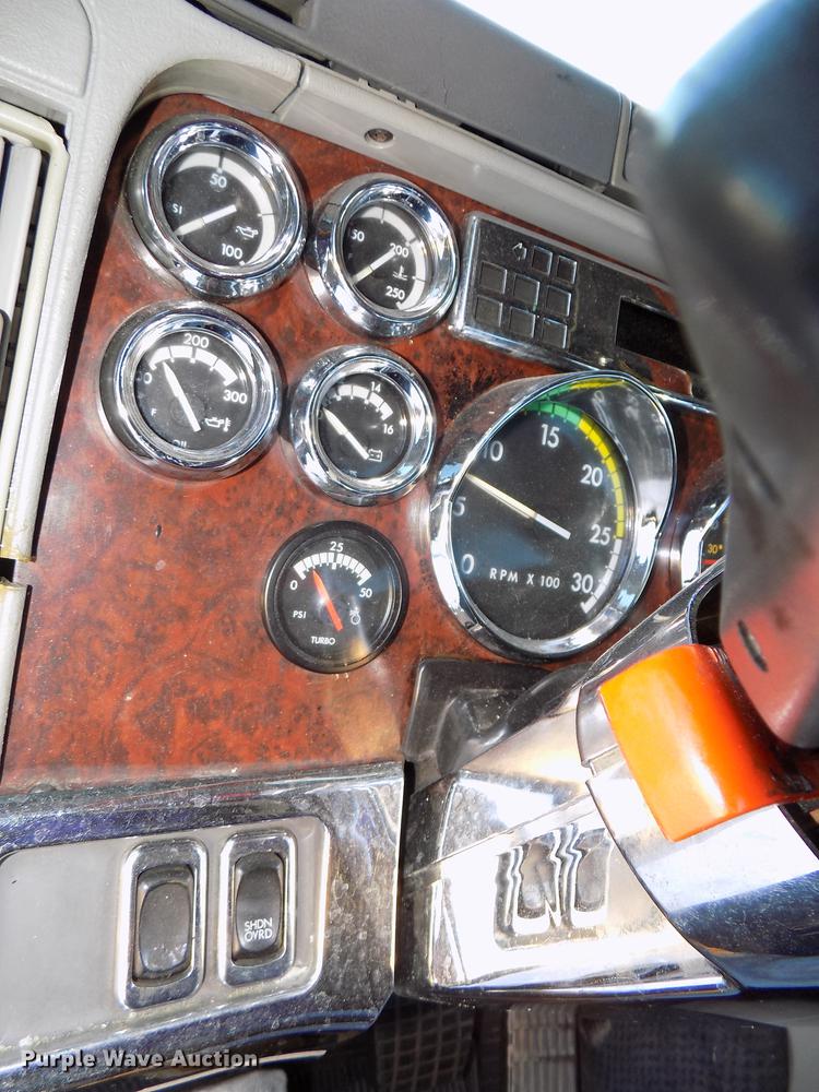 image for item DE7553 1997 Freightliner Century Class semi truck