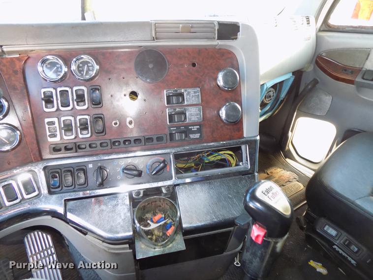 image for item DE7553 1997 Freightliner Century Class semi truck