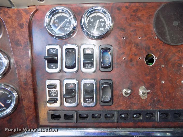 image for item DE7553 1997 Freightliner Century Class semi truck