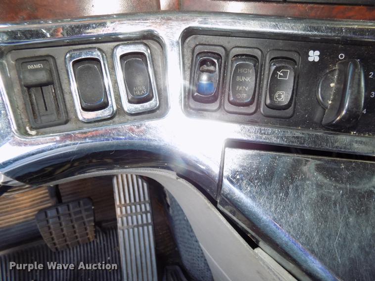 image for item DE7553 1997 Freightliner Century Class semi truck