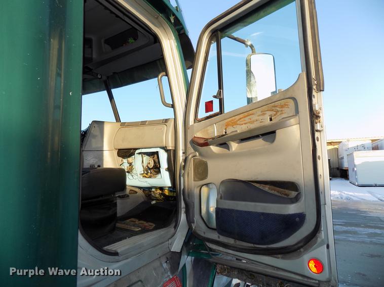 image for item DE7553 1997 Freightliner Century Class semi truck