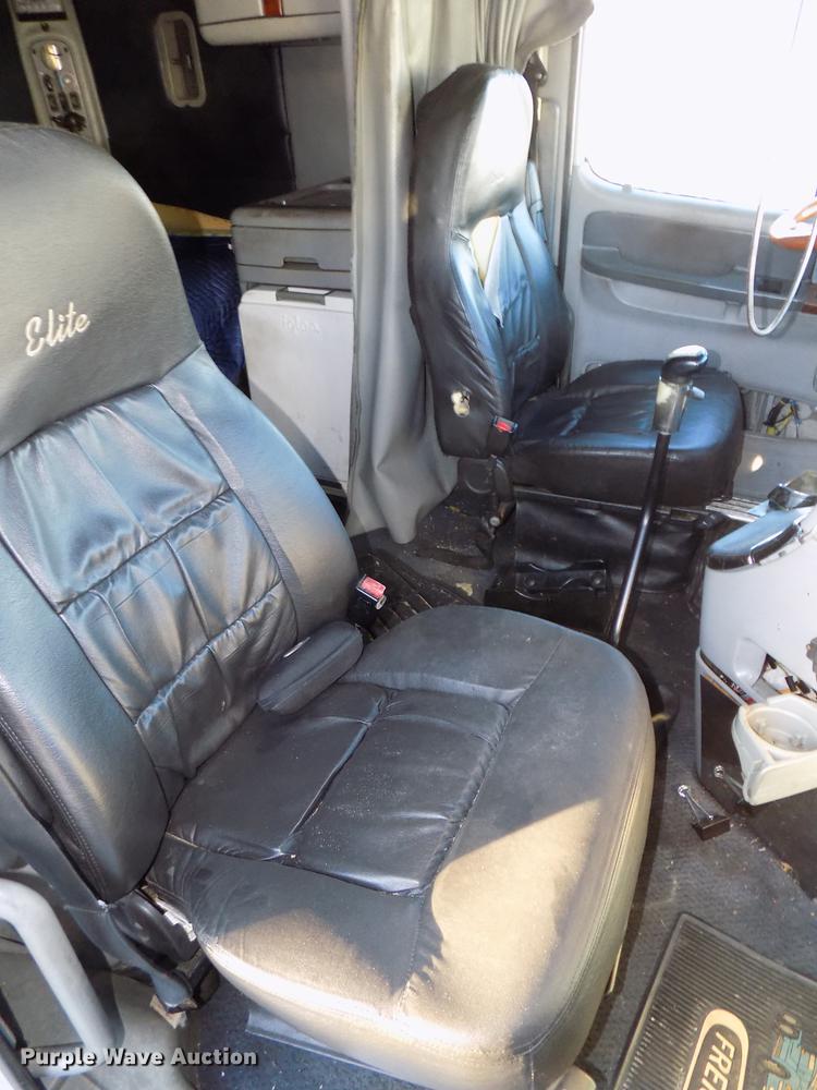 image for item DE7553 1997 Freightliner Century Class semi truck