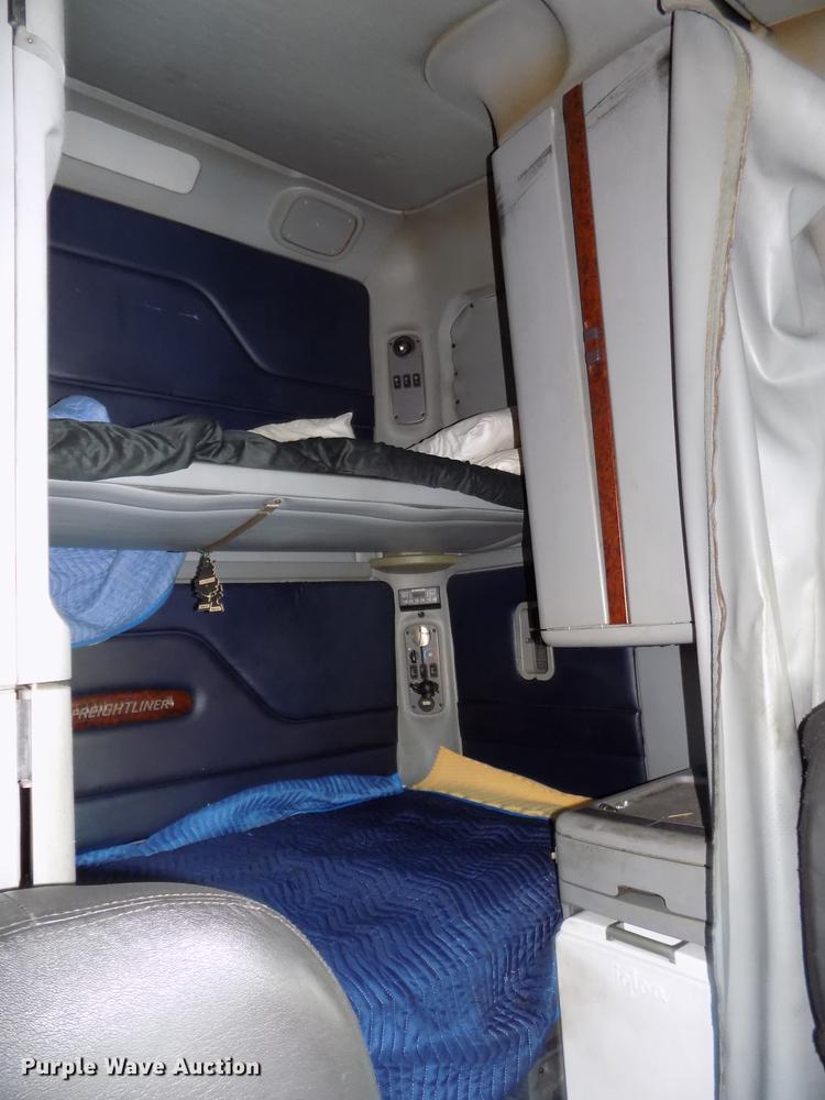 image for item DE7553 1997 Freightliner Century Class semi truck