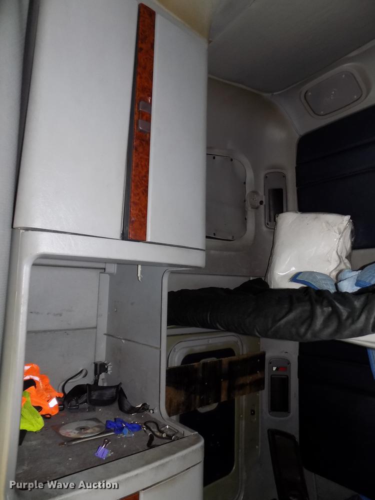 image for item DE7553 1997 Freightliner Century Class semi truck