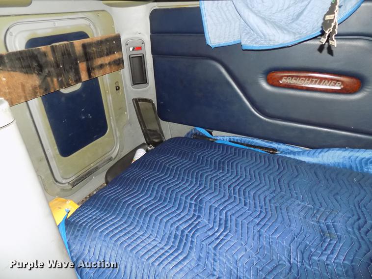 image for item DE7553 1997 Freightliner Century Class semi truck