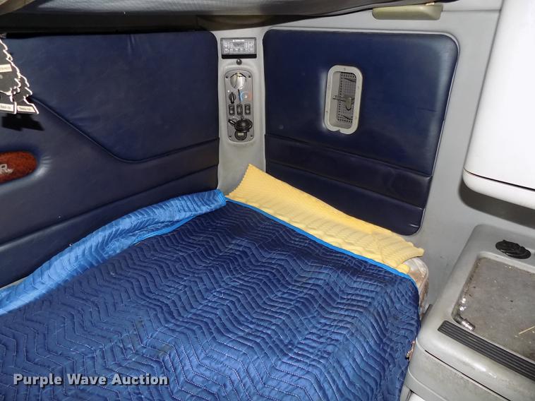 image for item DE7553 1997 Freightliner Century Class semi truck