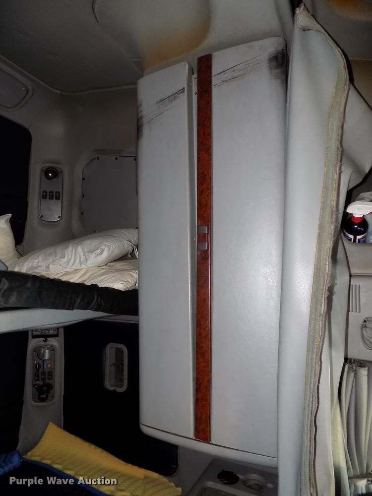 image for item DE7553 1997 Freightliner Century Class semi truck