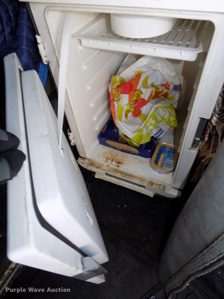 image for item DE7553 1997 Freightliner Century Class semi truck