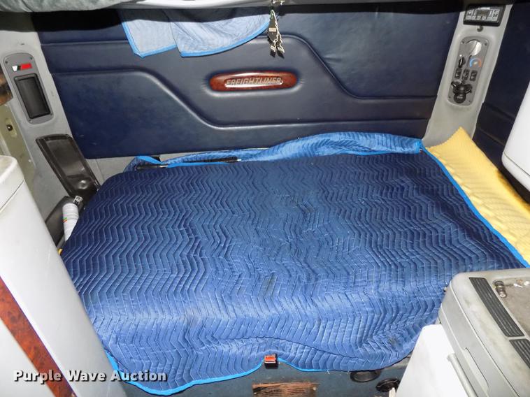 image for item DE7553 1997 Freightliner Century Class semi truck