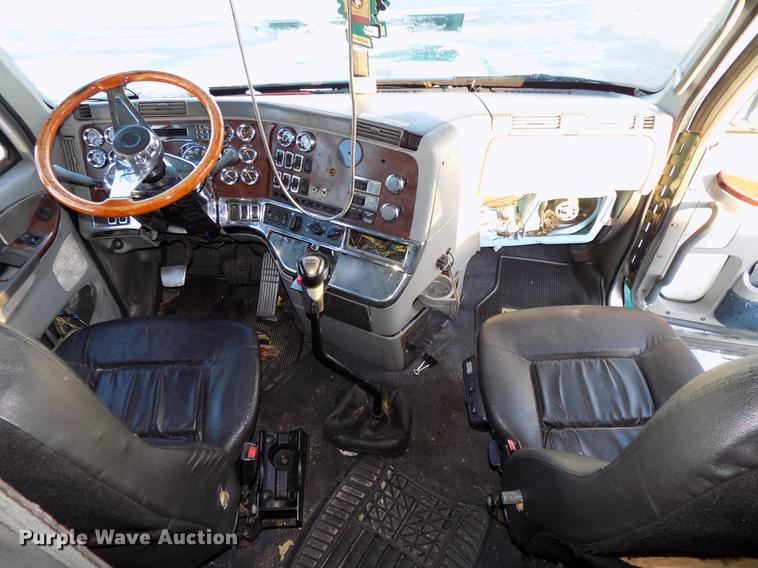 image for item DE7553 1997 Freightliner Century Class semi truck