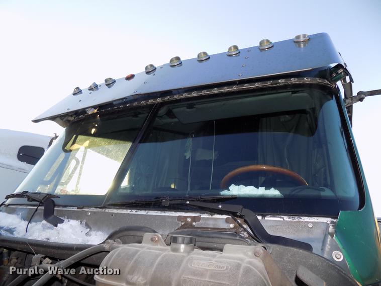 image for item DE7553 1997 Freightliner Century Class semi truck