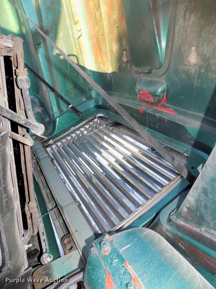 image for item DE7553 1997 Freightliner Century Class semi truck