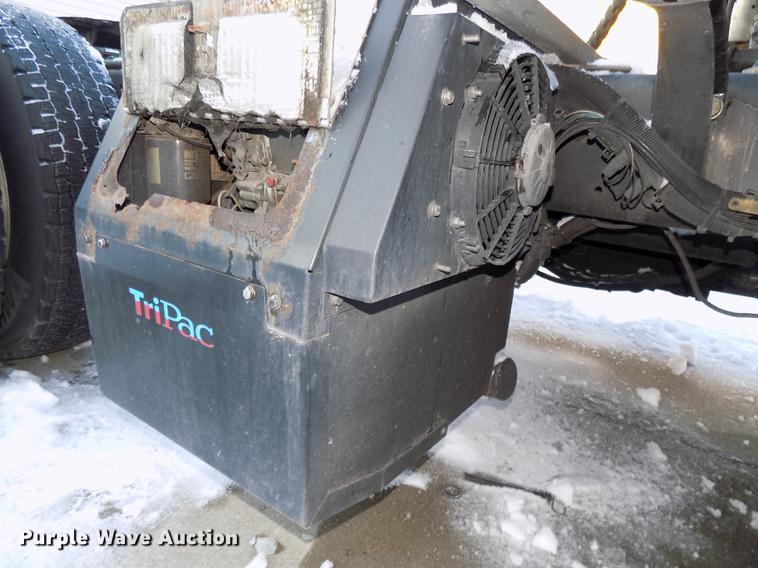 image for item DE7553 1997 Freightliner Century Class semi truck