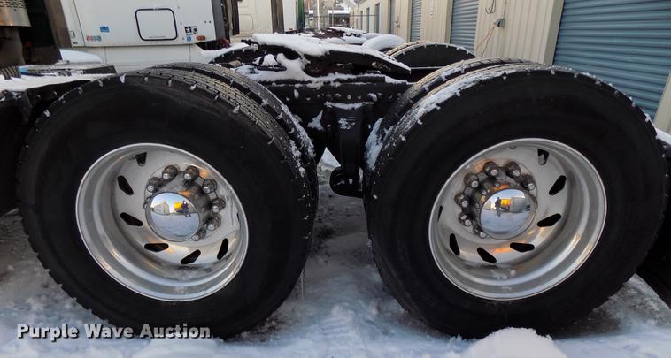 image for item DE7553 1997 Freightliner Century Class semi truck