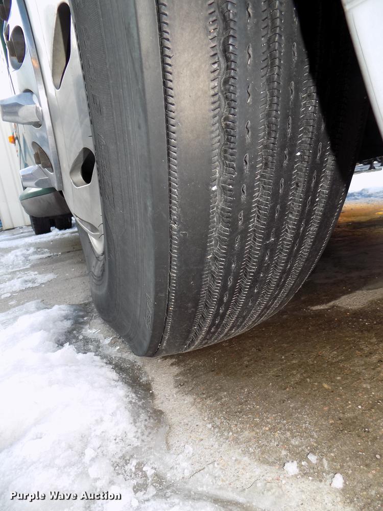 image for item DE7553 1997 Freightliner Century Class semi truck