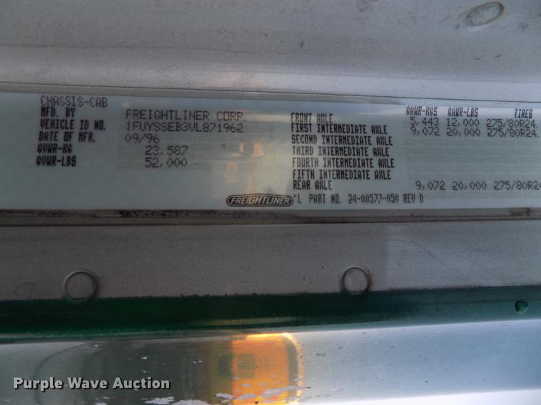 image for item DE7553 1997 Freightliner Century Class semi truck