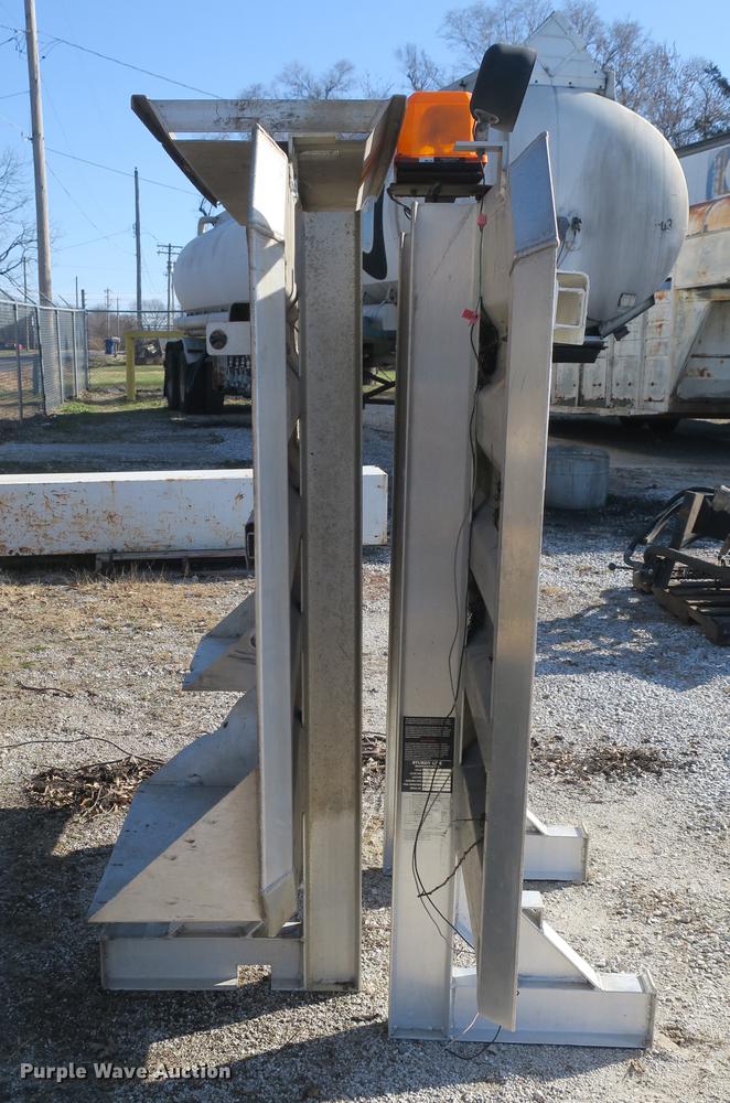 image for item EO9453 (2) Sturdy Lite headache racks