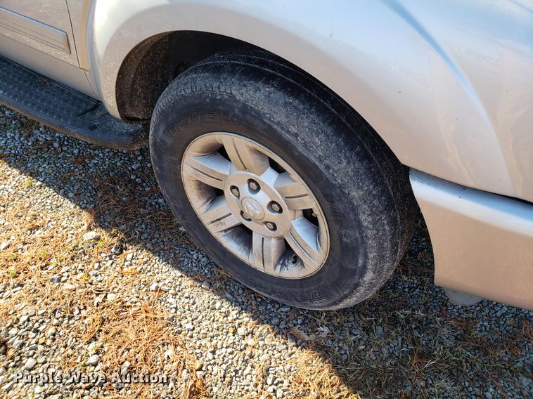 image for item AV9384 2005 Dodge Durango SUV