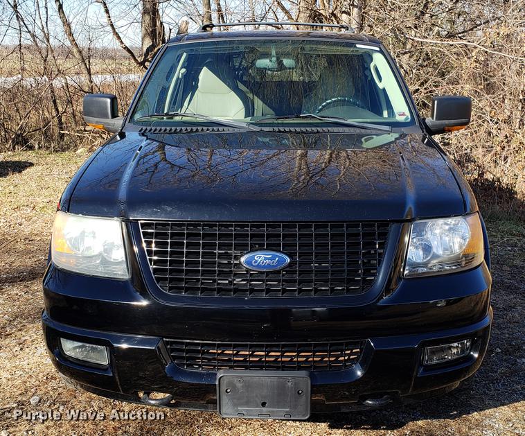 image for item AV9387 2004 Ford Expedition SUV