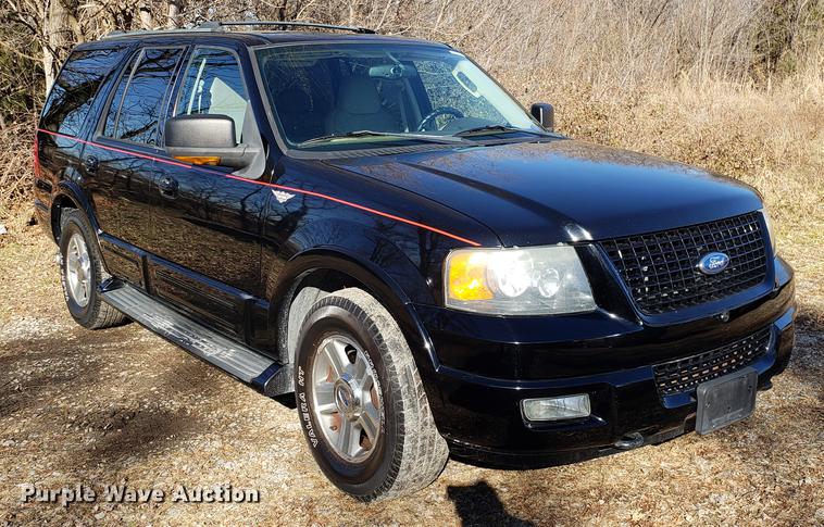 image for item AV9387 2004 Ford Expedition SUV
