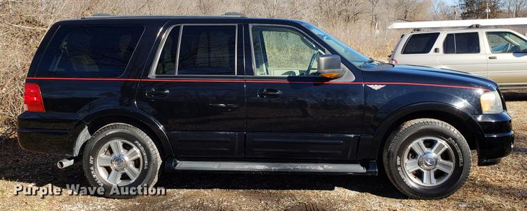 image for item AV9387 2004 Ford Expedition SUV