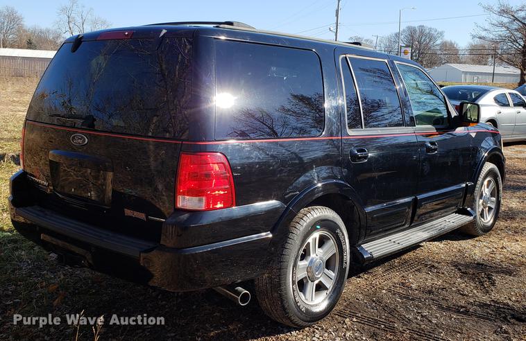 image for item AV9387 2004 Ford Expedition SUV