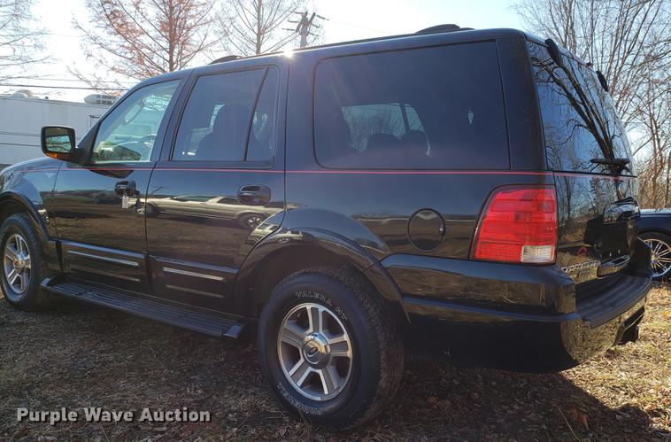 image for item AV9387 2004 Ford Expedition SUV