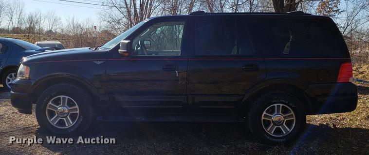 image for item AV9387 2004 Ford Expedition SUV