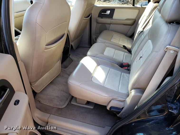 image for item AV9387 2004 Ford Expedition SUV
