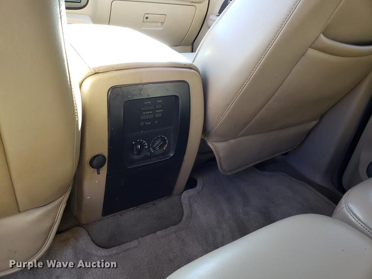 image for item AV9387 2004 Ford Expedition SUV