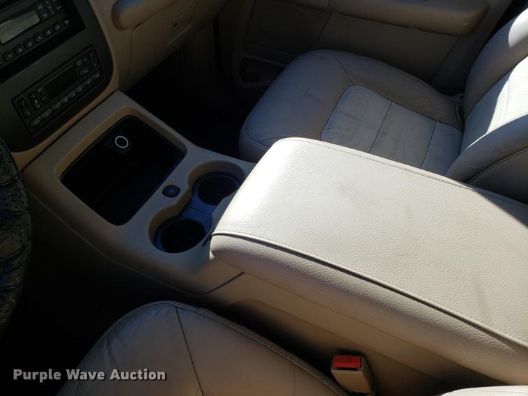 image for item AV9387 2004 Ford Expedition SUV