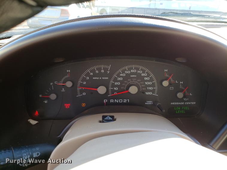 image for item AV9387 2004 Ford Expedition SUV