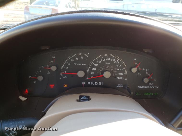 image for item AV9387 2004 Ford Expedition SUV